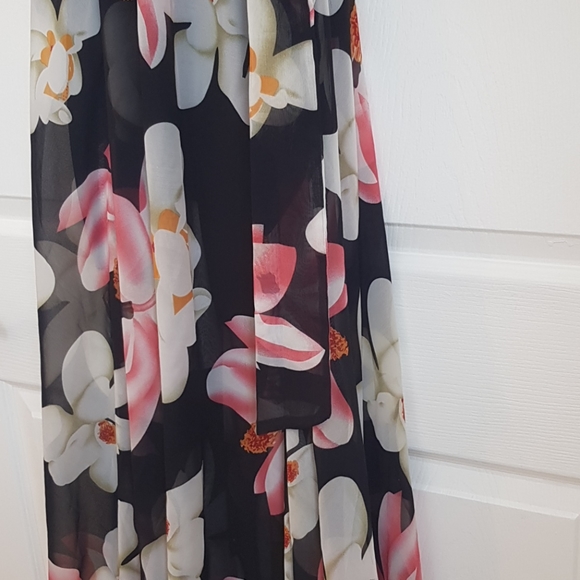 Black Floral Maxi Dress - Picture 7 of 11